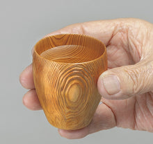 画像をギャラリービューアに読み込む, 屋久杉 三代目原款亮 樹齢千年の年輪を触れて味わう浮造り盃