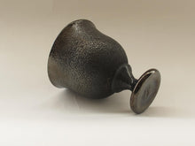 画像をギャラリービューアに読み込む, ガラス黒薩摩 宮澤裕明 桜島灰銀箔金彩ワイングラス