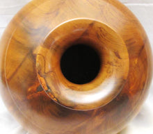 画像をギャラリービューアに読み込む, 屋久杉 現代の名工・二代目原款亮 壺(花生)飾筋入り