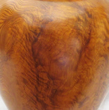 画像をギャラリービューアに読み込む, 屋久杉 現代の名工・二代目原款亮 壺(花生)内刳り仕上げ