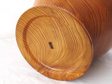 画像をギャラリービューアに読み込む, 屋久杉 現代の名工・二代目原款亮 壺(花生)内刳り仕上げ