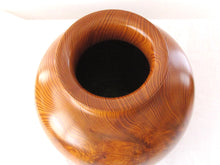 画像をギャラリービューアに読み込む, 屋久杉 現代の名工・二代目原款亮 壺(花生)内刳り仕上げ