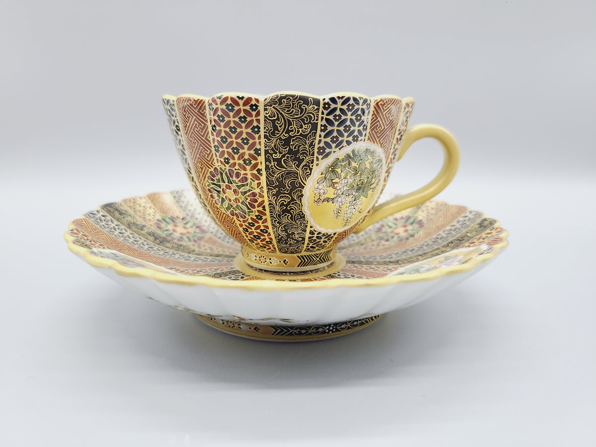 B60s 小山南畝銘「デミタスカップ」美人草花図　コーヒー　薩摩焼　明治時代 B60s 小山南畝銘「デミタスカップ」美人草花図 コーヒー 薩摩焼