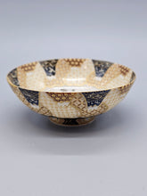 Load image into Gallery viewer, 京焼・清水焼 空女 華薩摩雲雀富士平盃