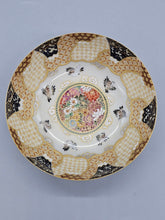 Load image into Gallery viewer, 京焼・清水焼 空女 華薩摩雲雀富士平盃