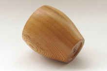 画像をギャラリービューアに読み込む, 屋久杉 三代目原款亮 樹齢千年の年輪を味わう杢目盃