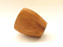 画像をギャラリービューアに読み込む, 屋久杉 三代目原款亮 樹齢千年の年輪を触れて味わう浮造り盃