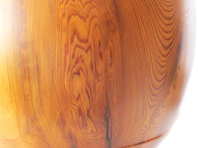 画像をギャラリービューアに読み込む, 屋久杉 現代の名工・二代目原款亮 壺(花生)飾筋入り