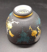 画像をギャラリービューアに読み込む, 九谷焼 仲田錦玉 白金盛青粒ぶどう梅型ぐい吞