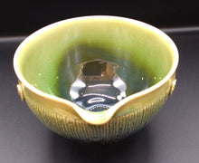 Load image into Gallery viewer, 京焼・清水焼 緑釉彩片口茶碗