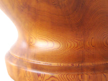 画像をギャラリービューアに読み込む, 屋久杉 現代の名工・二代目原款亮 壺(花生)飾筋入り