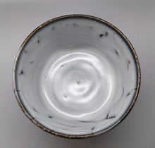 Load image into Gallery viewer, 京焼・清水焼 白かいらぎ抹茶碗