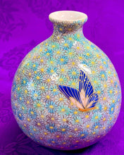 画像をギャラリービューアに読み込む, 有田焼 香仁 蝶を菊尽くしの花器
