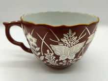 Load image into Gallery viewer, 京焼・清水焼 雙楽窯 赤地銀彩花蝶紋コーヒー碗皿