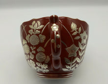 Load image into Gallery viewer, 京焼・清水焼 雙楽窯 赤地銀彩花蝶紋コーヒー碗皿