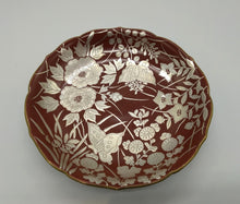 Load image into Gallery viewer, 京焼・清水焼 雙楽窯 赤地銀彩花蝶紋コーヒー碗皿