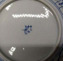 画像をギャラリービューアに読み込む, 九谷焼 山本長左 陽刻鹿芙蓉手6号皿