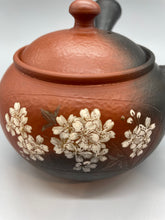 画像をギャラリービューアに読み込む, 常滑焼 益規 朱窯変扇桜彫急須 340cc 木箱入