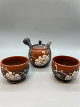 画像をギャラリービューアに読み込む, 常滑焼 宗則 朱窯変 金彩梅彫三点茶器揃い(急須 200cc)木箱入