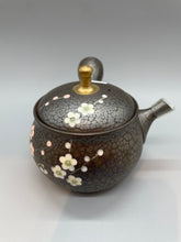 画像をギャラリービューアに読み込む, 常滑焼 昭龍 金つまみ紅白梅急須 セラメッシュ茶こし 180cc