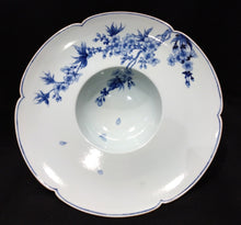 将图片加载到图库查看器,北村宗善 染付輪花桜紋尺二.五寸リム皿(箱なし)