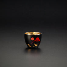 将图片加载到图库查看器,山中塗 漆磨 赤富士に鶴 ぐい呑 (二重構造 内金メッキ)