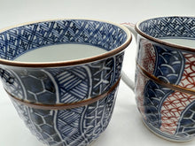 Load image into Gallery viewer, 京焼・清水焼 鳳山 染赤捻祥瑞ペアマグカップ