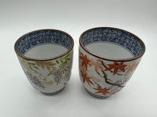 Load image into Gallery viewer, 京焼・清水焼 山本壹楽(壹楽窯) 彩花鳥組湯呑
