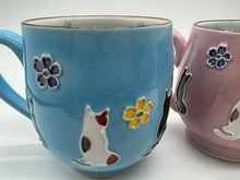Load image into Gallery viewer, 京焼・清水焼 昇峰 交趾花ねこペアマグカップ