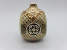 Load image into Gallery viewer, 京焼・清水焼 空女 華薩摩扁壺