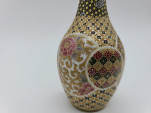 Load image into Gallery viewer, 京焼・清水焼 空女 華薩摩花入れ