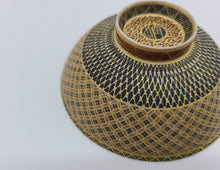 Load image into Gallery viewer, 京焼・清水焼 空女 華薩摩龍平盃