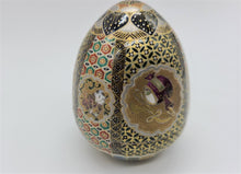 Load image into Gallery viewer, 京焼・清水焼 空女 華薩摩玉子置盃(宝尽くし)