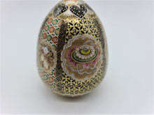 Load image into Gallery viewer, 京焼・清水焼 空女 華薩摩玉子置盃(宝尽くし)