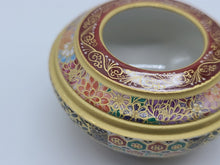 Load image into Gallery viewer, 京焼・清水焼 空女 華薩摩玉子置盃(宝尽くし)