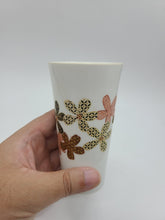 將圖片載入圖庫檢視器 京焼・清水焼 空女 華薩摩梅紋ビアカップ