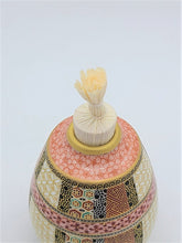 Load image into Gallery viewer, 京焼・清水焼 空女 華薩摩桜小紋振り出し