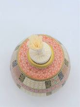 Load image into Gallery viewer, 京焼・清水焼 空女 華薩摩桜小紋振り出し