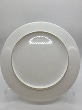 画像をギャラリービューアに読み込む, 有田焼 十三代柿右衛門 濁手芥子文8寸皿