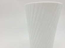 画像をギャラリービューアに読み込む, 有田焼 中尾純 白磁線彫カップ