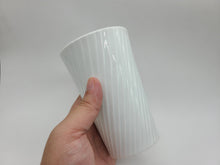 画像をギャラリービューアに読み込む, 有田焼 中尾純 白磁線彫カップ