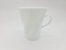 画像をギャラリービューアに読み込む, 有田焼 中尾純 白磁五方ひねりマグカップ