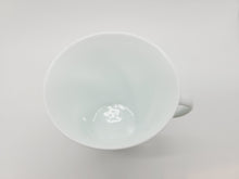 画像をギャラリービューアに読み込む, 有田焼 中尾純 白磁五方ひねりマグカップ