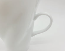 画像をギャラリービューアに読み込む, 有田焼 中尾純 白磁五方ひねりマグカップ