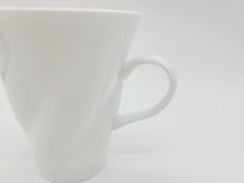画像をギャラリービューアに読み込む, 有田焼 中尾純 白磁五方ひねりマグカップ