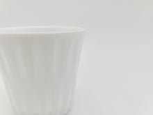 画像をギャラリービューアに読み込む, 有田焼 中尾純 白磁線彫ぐい呑