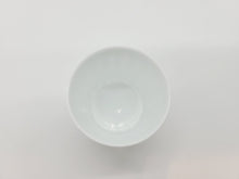 画像をギャラリービューアに読み込む, 有田焼 中尾純 白磁線彫ぐい呑
