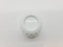 画像をギャラリービューアに読み込む, 有田焼 中尾純 白磁線彫ぐい呑