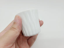 画像をギャラリービューアに読み込む, 有田焼 中尾純 白磁線彫ぐい呑