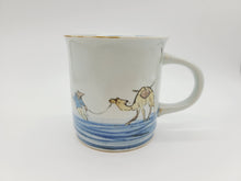 画像をギャラリービューアに読み込む, 有田焼 宮崎祐輔 染錦砂漠駱駝 マグカップ